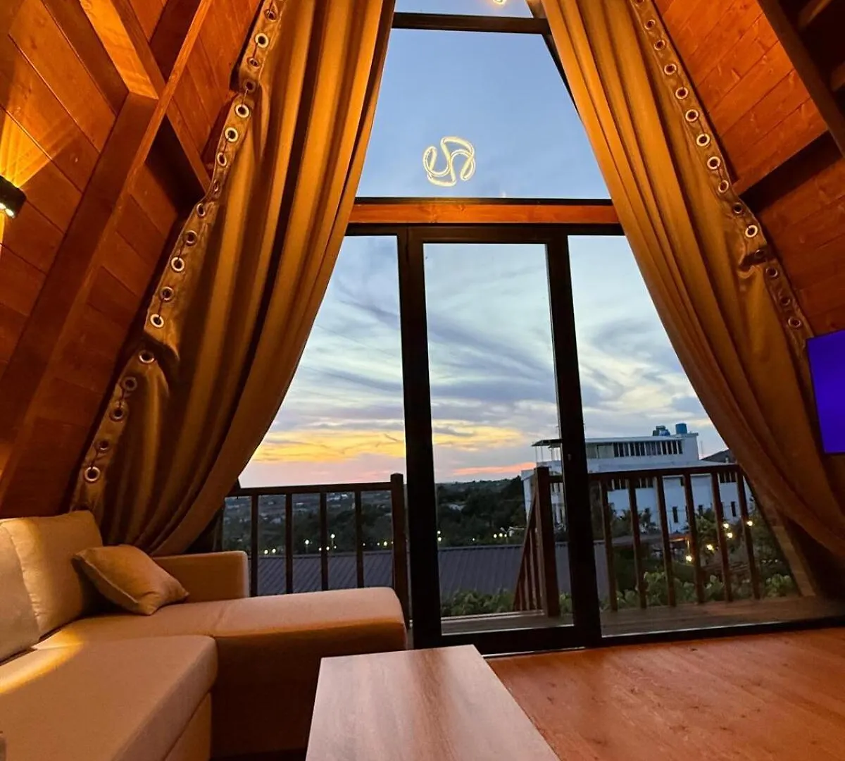 Azalea 1, Cozy Wooden Villa Tirana