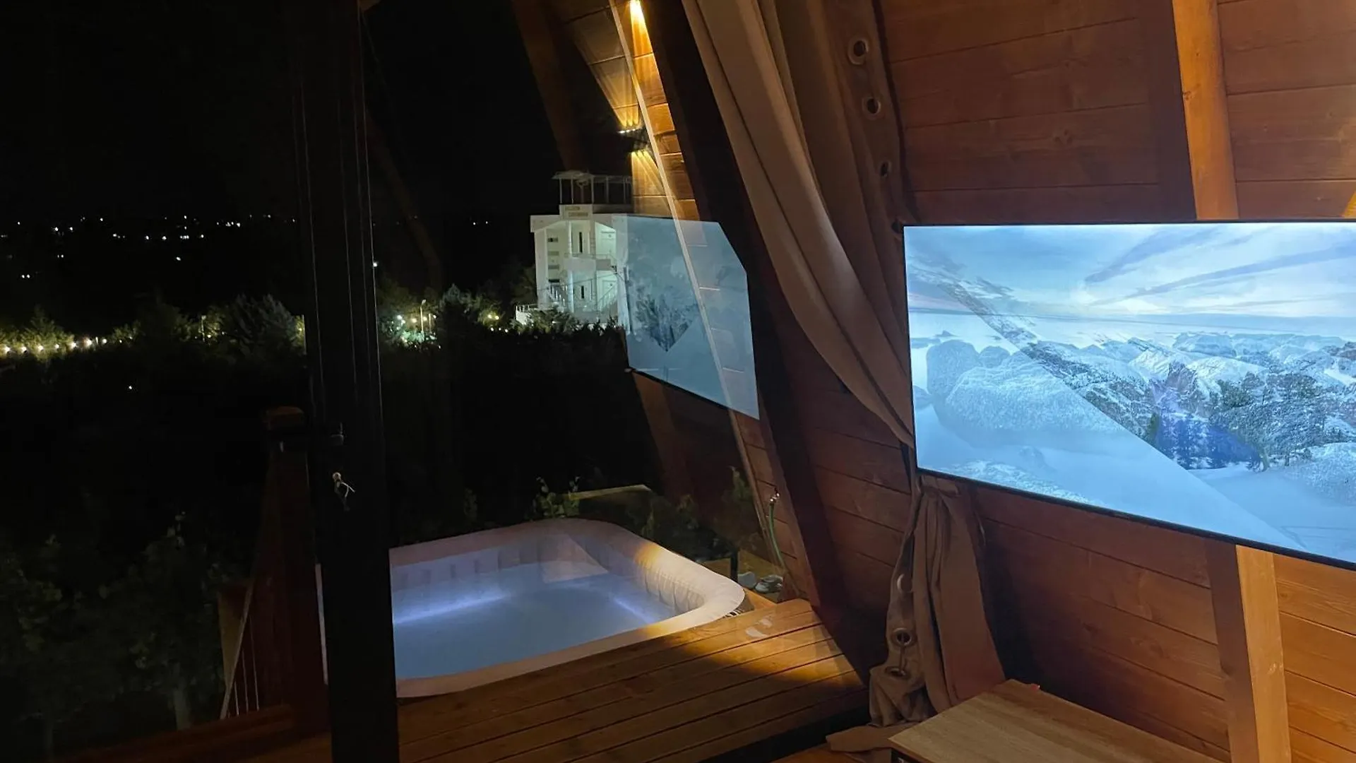 Azalea 1, Cozy Wooden Villa Tirana